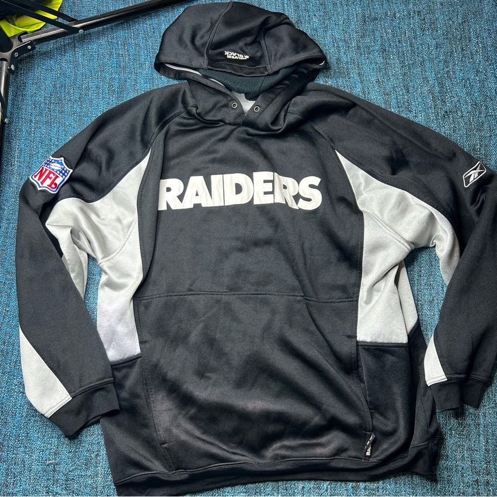 Vintage 90s Oakland Raiders Reebok Hoodie Sweatshirt in Black Silver Mens Large